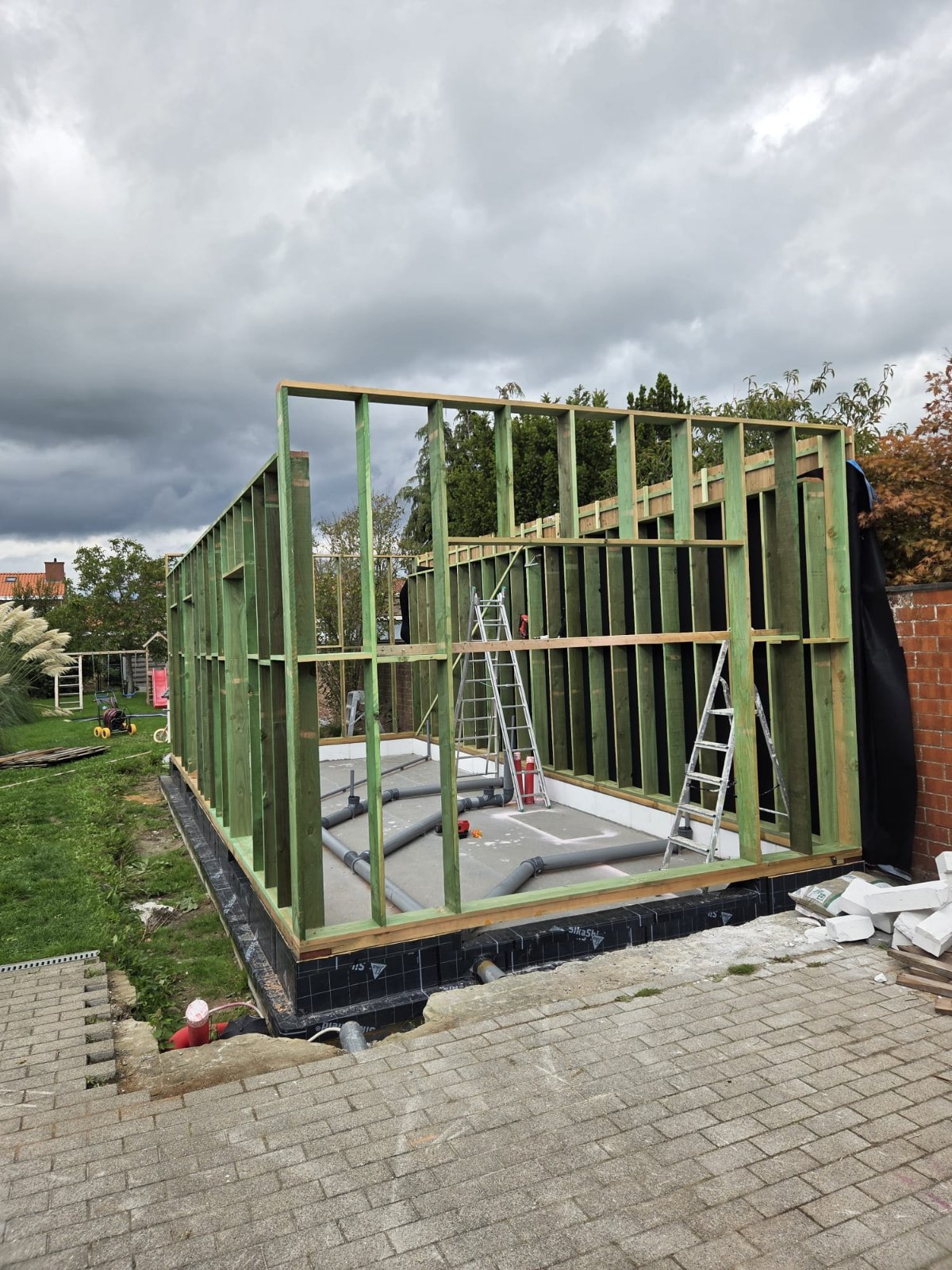 Bijgebouw plaatsen in houtskelet
